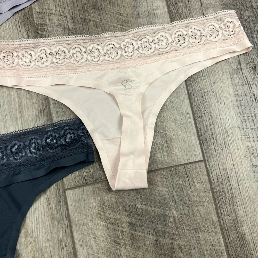 Jessica Simpson Thong Bundle‎